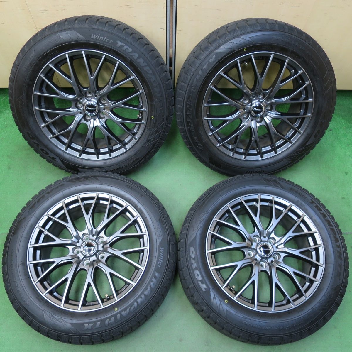 バリ溝 22年 キレイ 9.5分以上 スタッドレス 225|60R18 トーヨー ウインター トランパス TX Exceeder エクシーダー 18インチ PCD114.3|5H 5042402イス