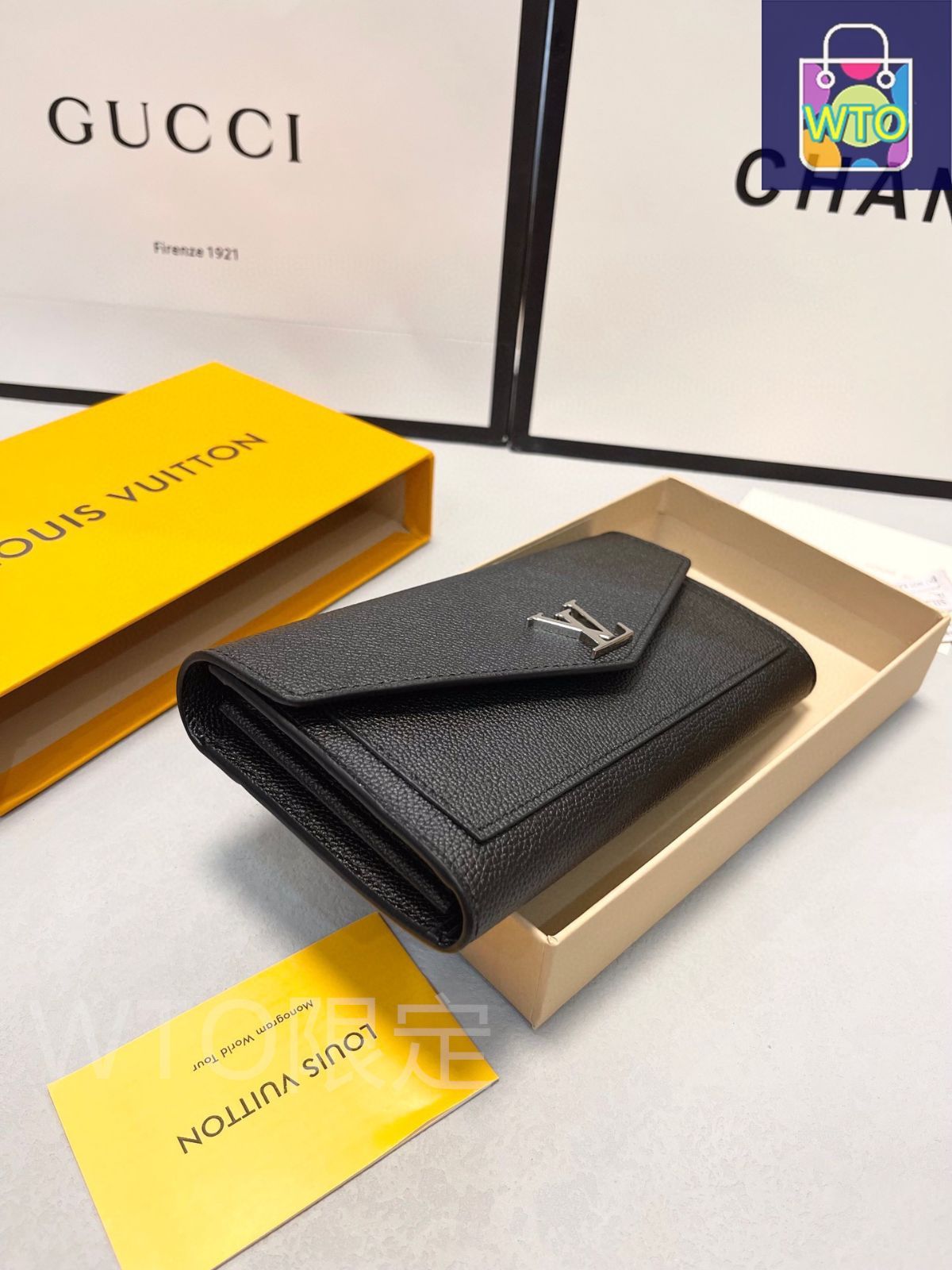 今日 Louis Vuitton ルイヴィトン マイロックミー シリーズ ウォレット 封筒型ファスナーと多層収納構造