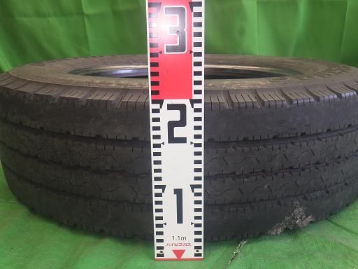 中古】トラックタイヤ Duravis R205 215 70R17.5 4本 DURAVIS