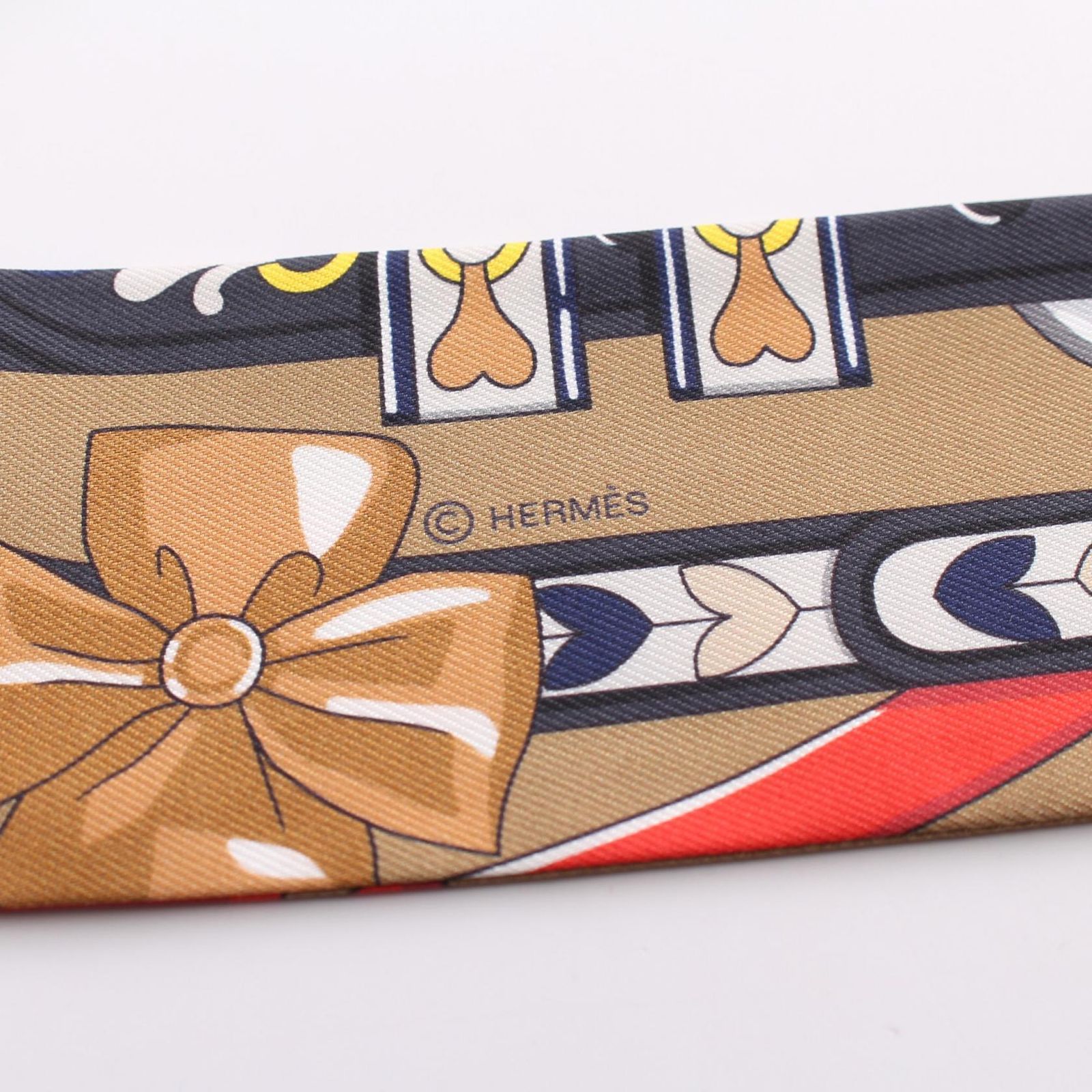 エルメス　ツイリー　リボン スカーフ　HARNAIS DE COEUR Harnais de Coeur Twilly | Hermès UAE