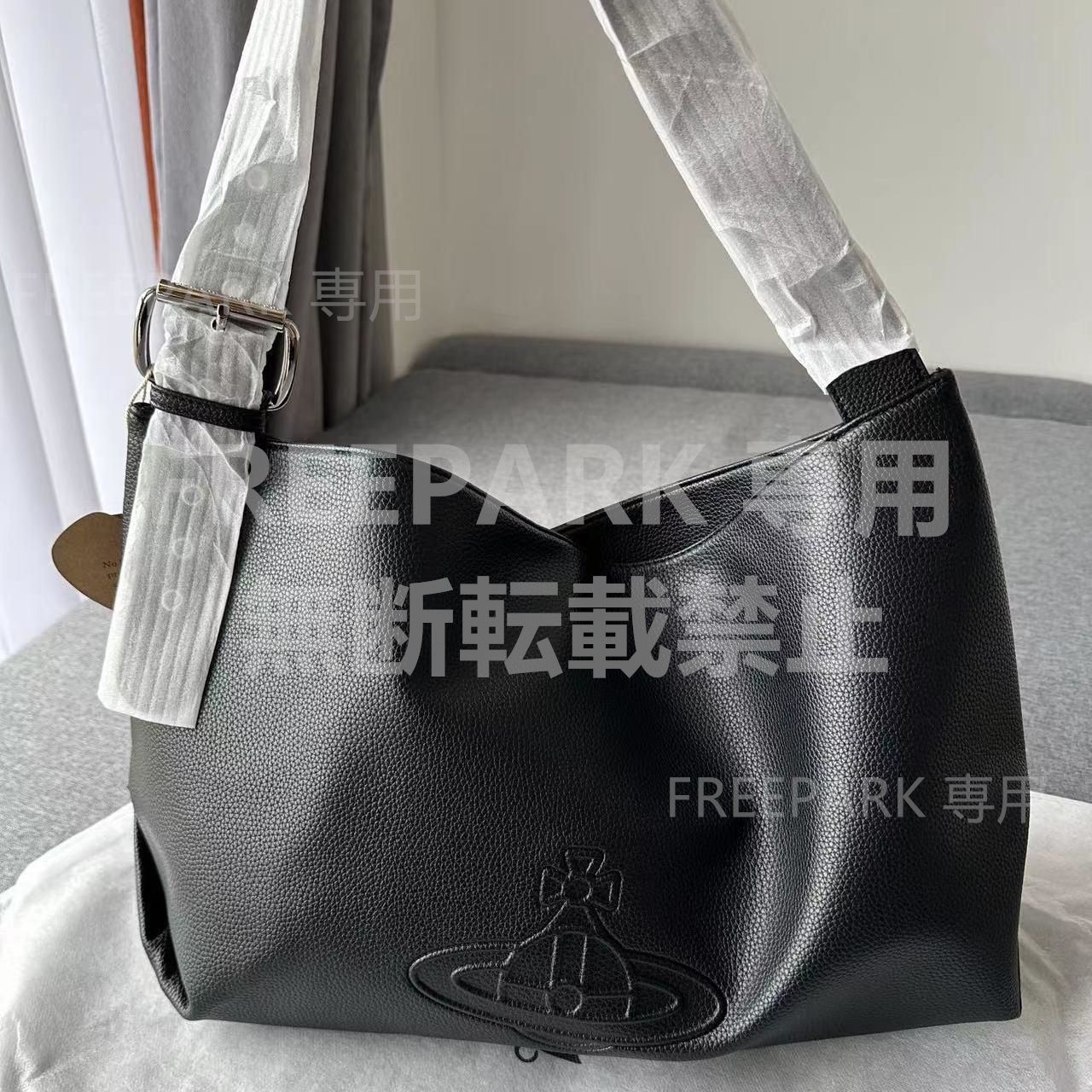 新品未使用】VIVIENNE WESTWOOD ヴィヴィアンウエストウッド MAXIME SHOULDER BAG NANCY 超大容量 ロゴ バッグ  ユニセックス ブラック トートバッグ ショルダーバッグ ハンドバック - メルカリ