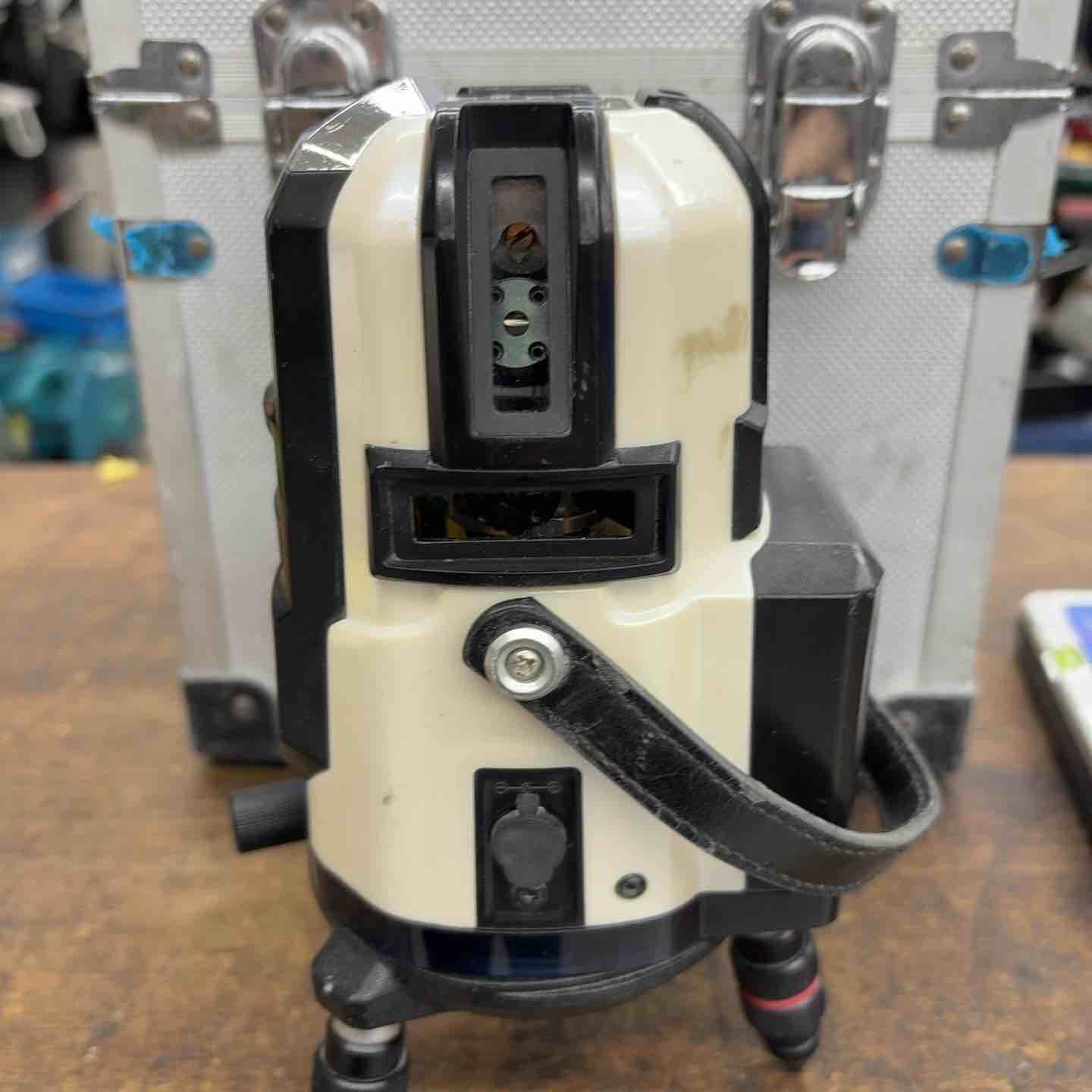 レーザー墨出し器