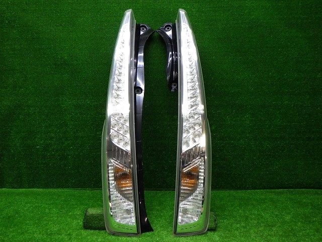 LED球切れ無し　ダイハツ　LA100S　LA110S　ムーヴカスタム　テールレンズ　左右　220-51094　後期　250205013