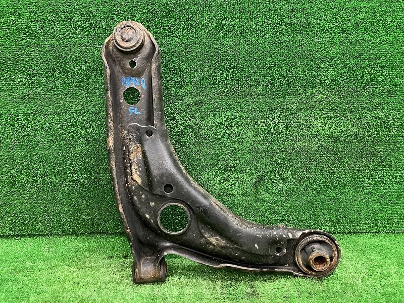 ラクティス NCP125 左フロントロアアーム X 4WD 48069-59135 9AH