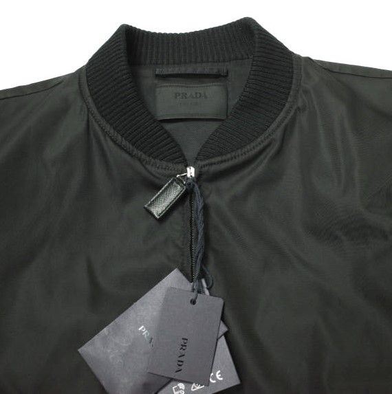 PRADA プラダ 22AW Re-Nylon PLATE LOGO BOMBER JACKET 三角プレートロゴ ナイロンボンバージャケット SGH038 R121 1WQ8 54 ブラック MA-1 アウター g16765