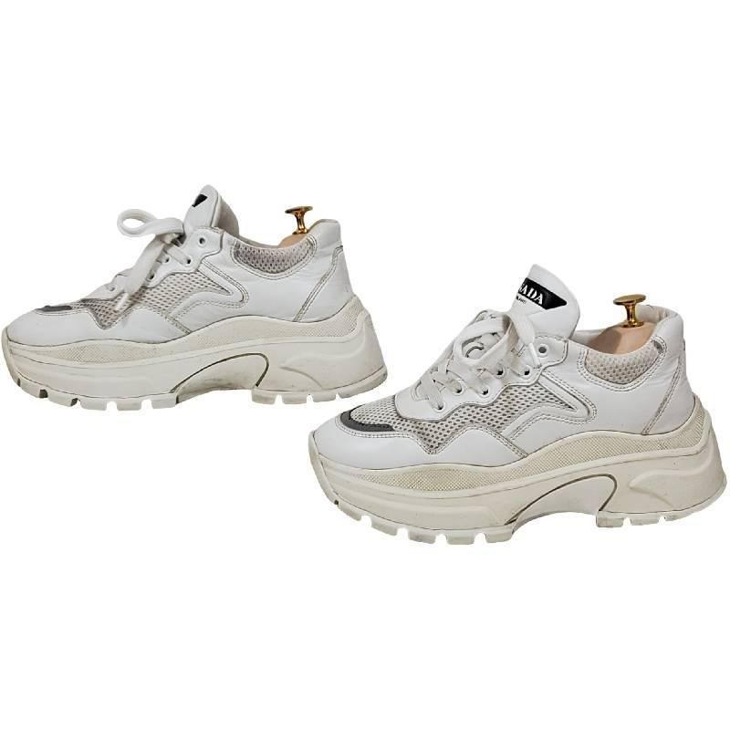 プラダ　880　スニーカー　厚底　本革　レザー　ホワイト　EU38 プラダ 880 スニーカー 厚底 本革 レザー ホワイト EU38 - メルカリ