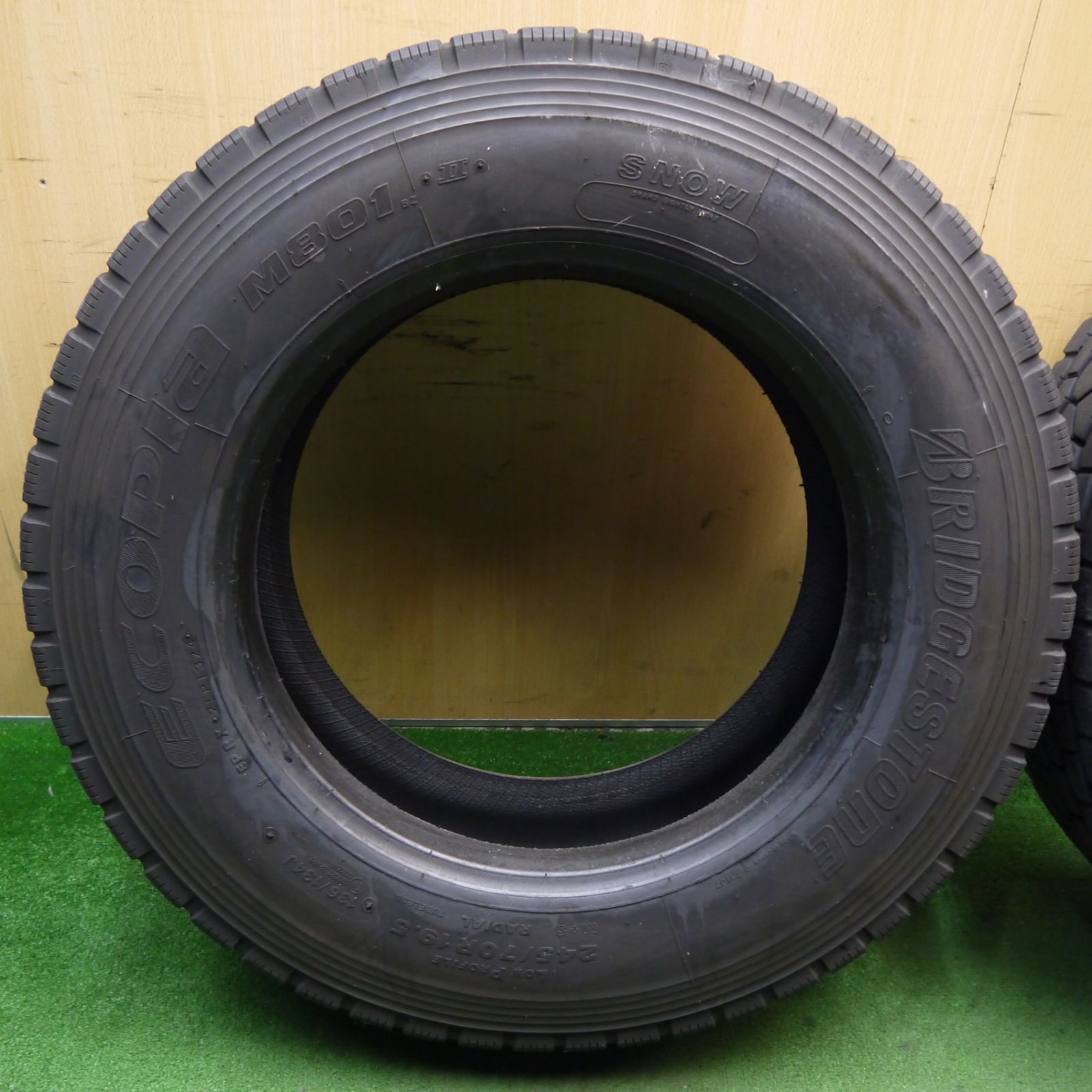 バリ溝！24年！9.5分！2本☆トラック タイヤ 245/70R19.5 136/134J