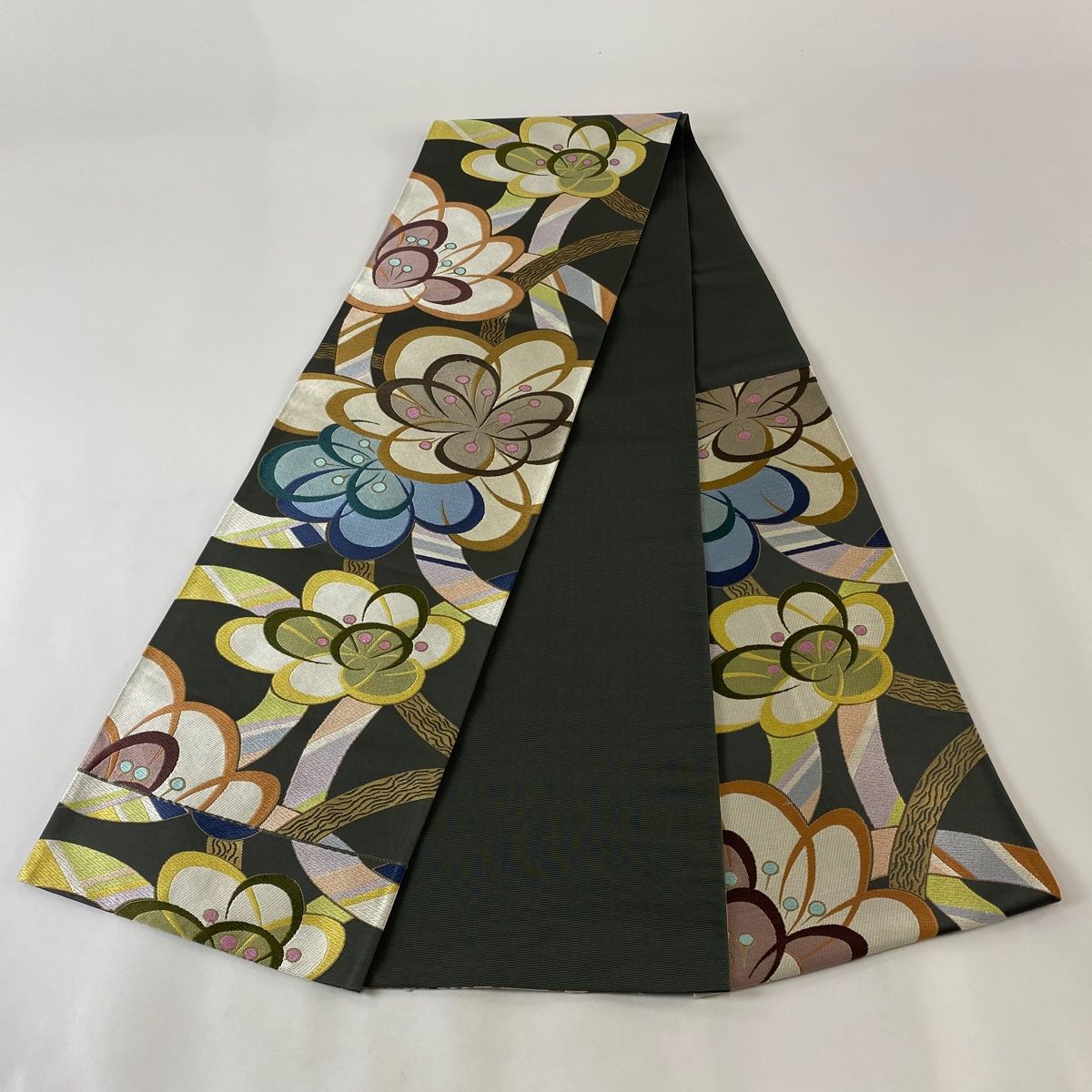 袋帯 逸品 白綾苑大庭 落款 花 幾何学 刺繍 箔 鶯色 六通 正絹