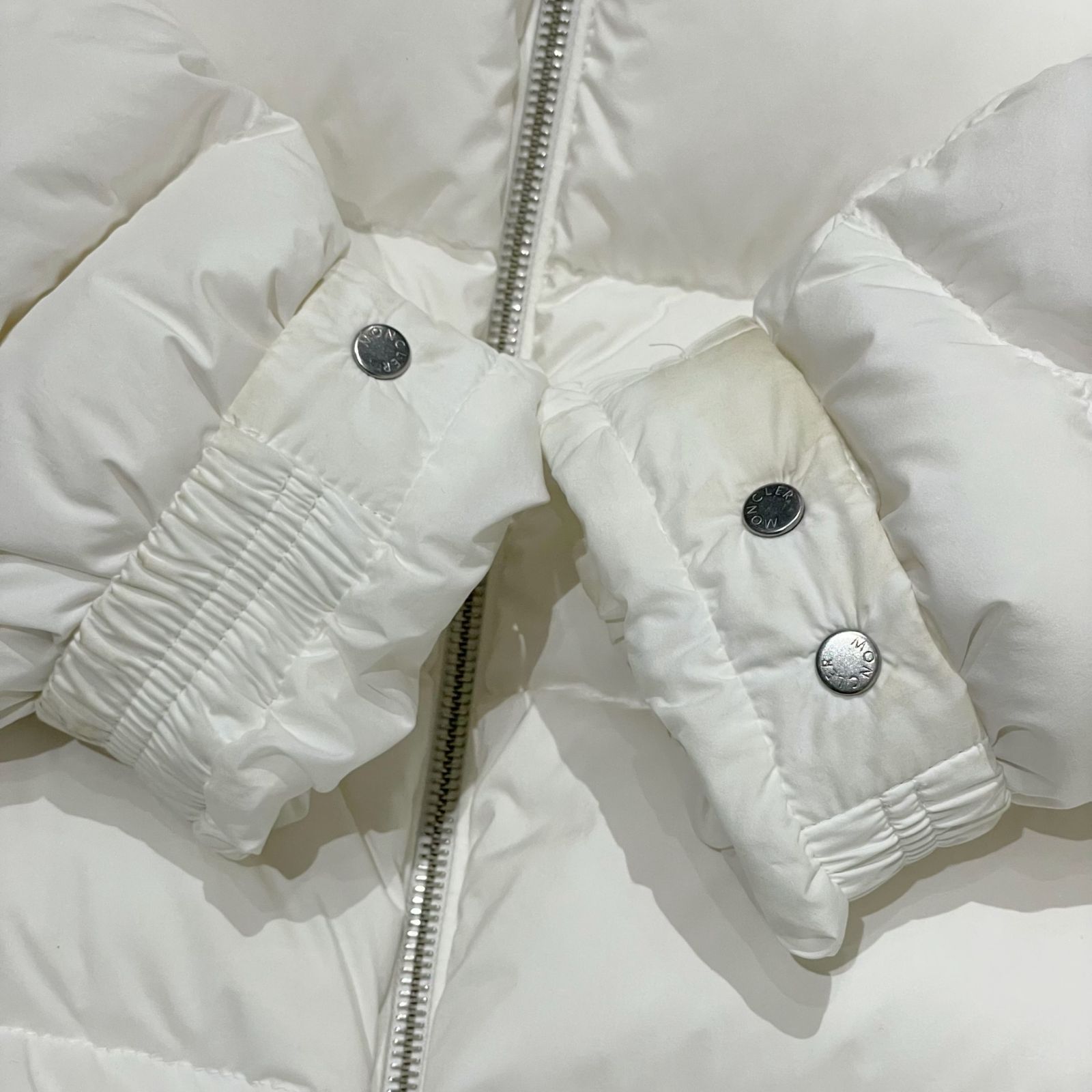 モンクレール MONCLER アラヴィス aravis ダウン ジャケット ホワイト