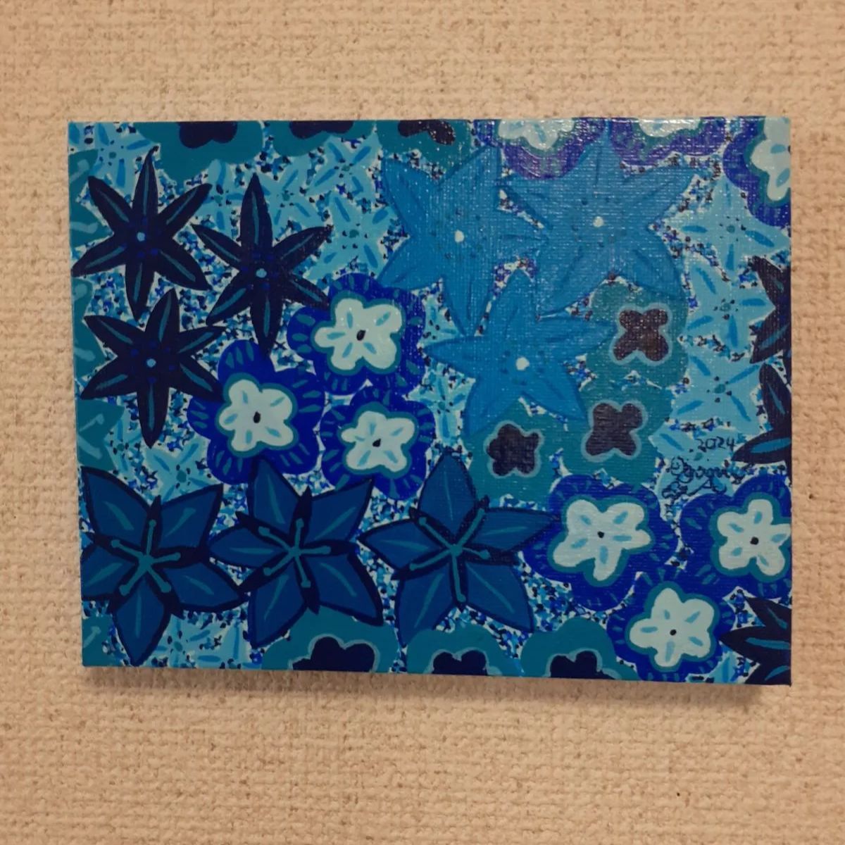 青だらけの花の作品　F0号作品　最新作！　画家　小楠アキコ作品　アクリル絵の具 最新作！ 青だらけの花の作品 F0号作品 画家 小楠アキコ