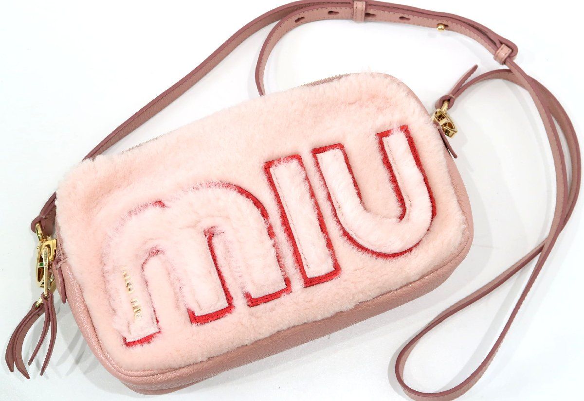 美品 MIUMIU(ミュウミュウ) ファーショルダーバッグ ピンク ロゴ