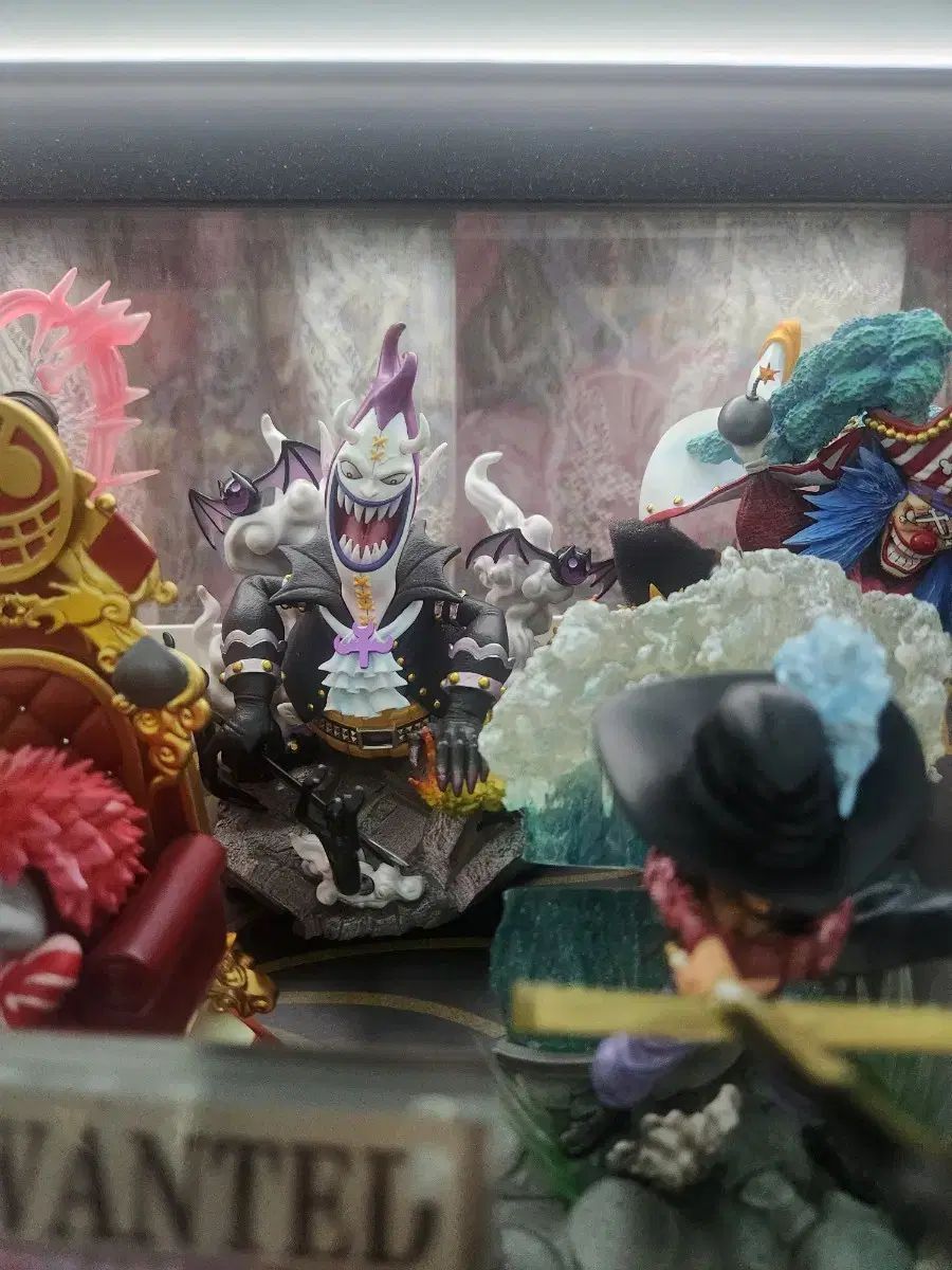 ワンピース　ゲッコー・モリア フィギュア（レジン製）即日発送 破損あり ONE PIECE（ワンピース） ゲッコー モリア レジン 王下七武海