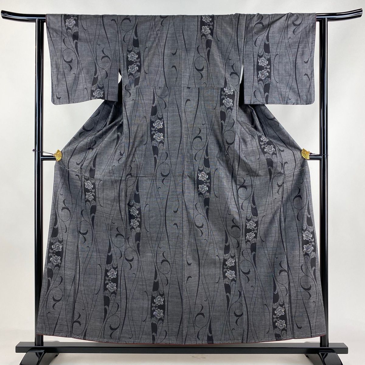 紬 身丈156cm 裄丈62.5cm S 袷 草花 黒灰 正絹 秀品