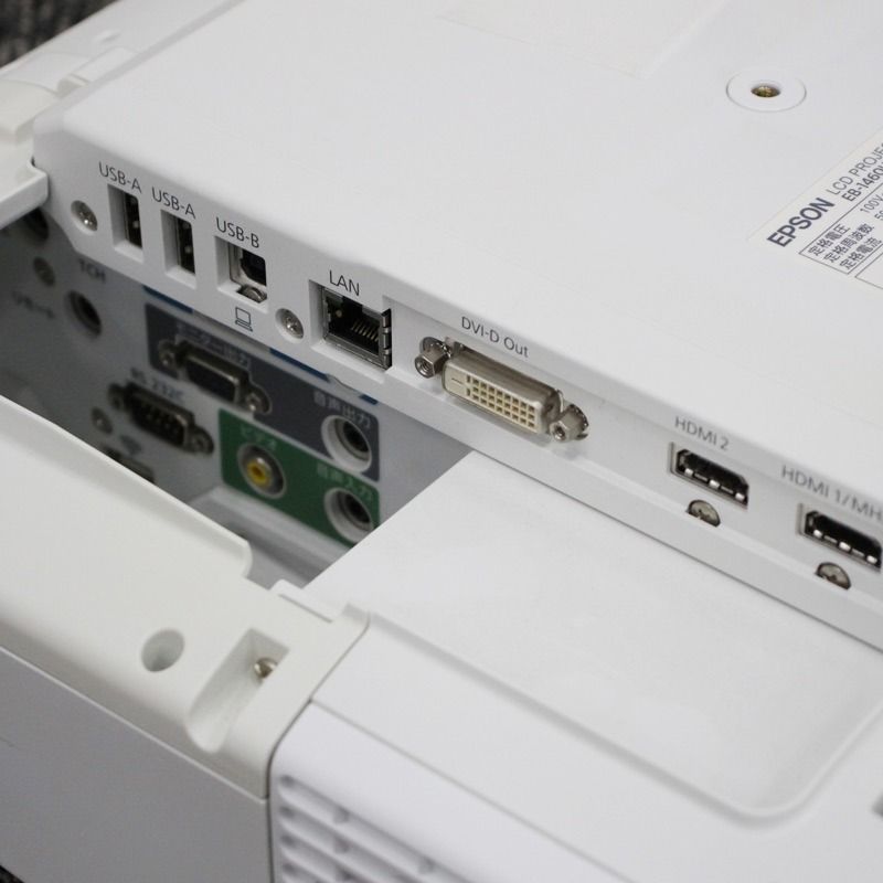 中古 ビジネスプロジェクター 超短焦点壁掛け対応モデル 明るさ