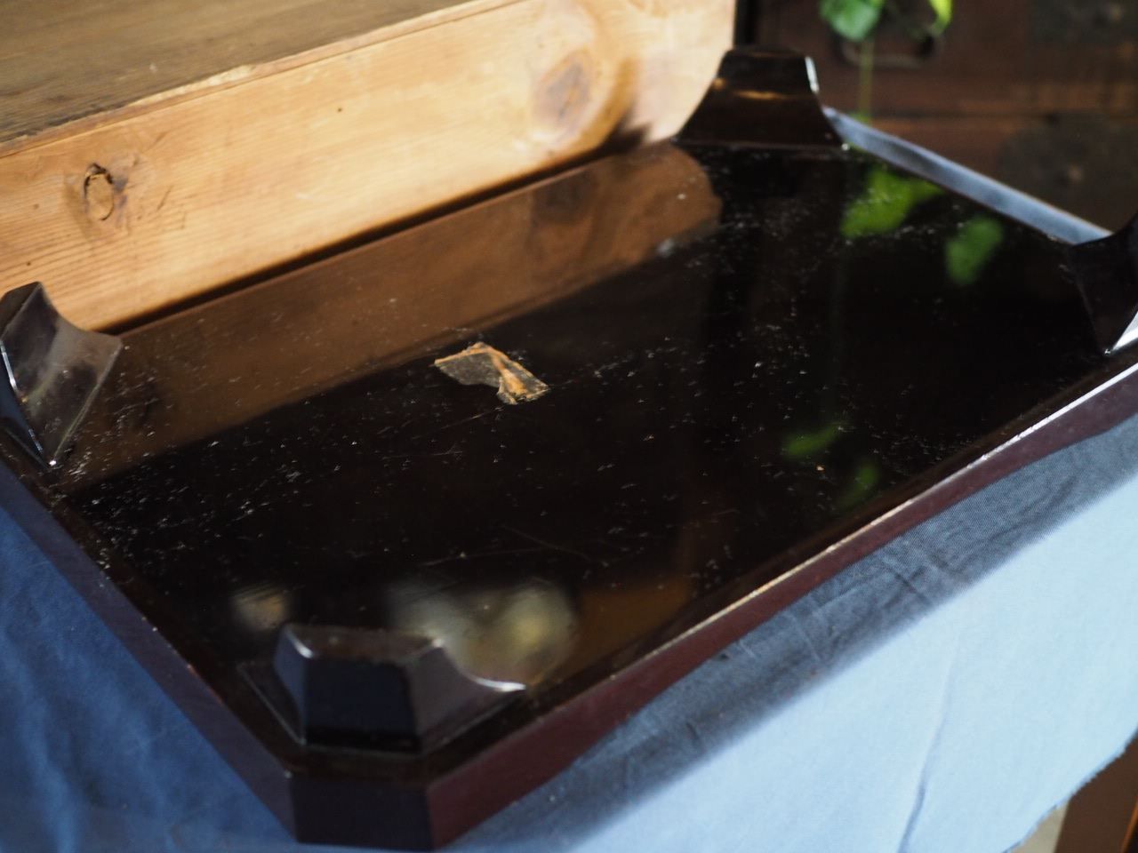 143年前の共箱黒漆広盆蒔絵入り