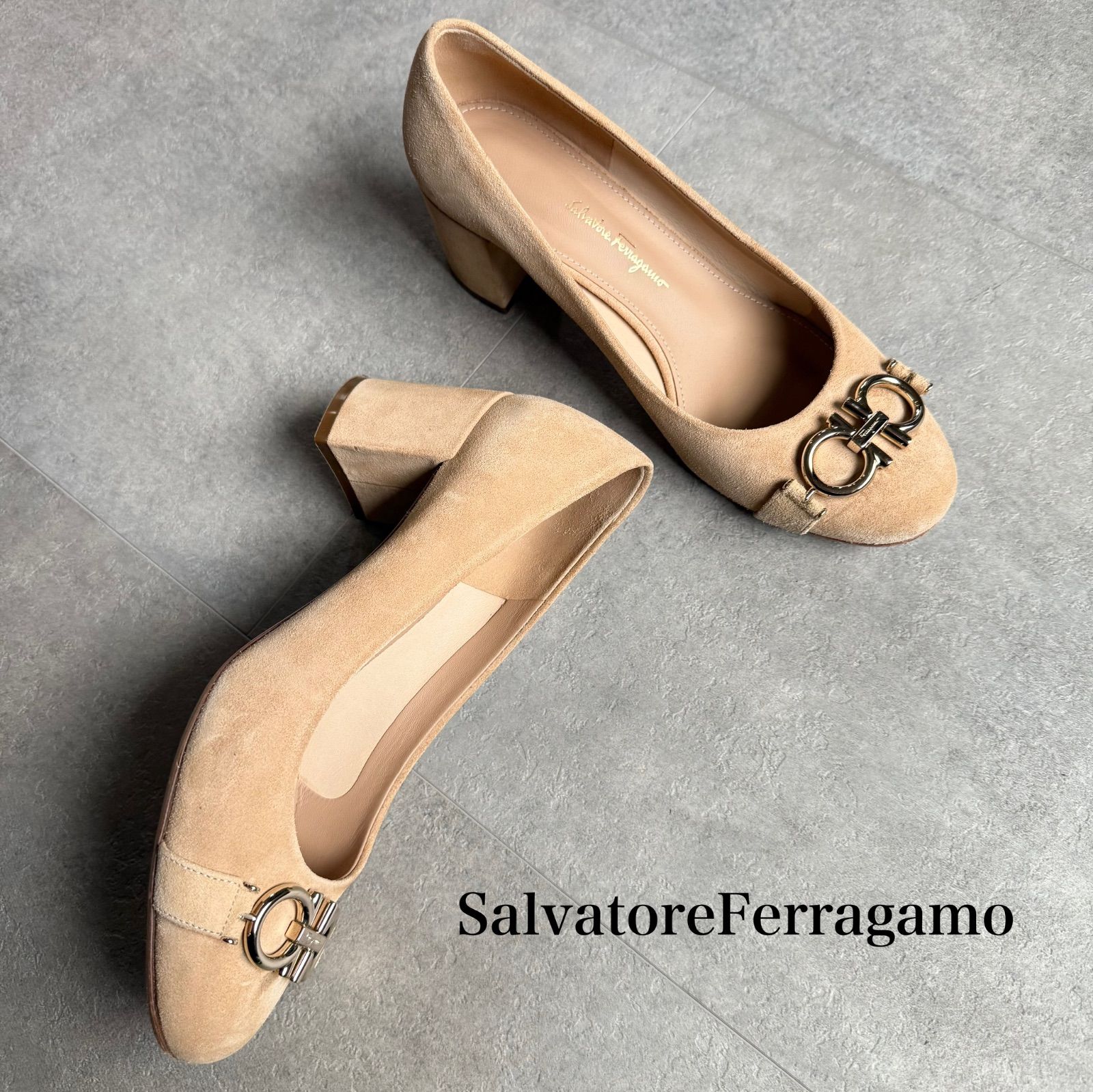 SalvatoreFerragamo サルヴァトーレフェラガモ ガンチーニ スエードパンプス 7D ベージュ 24cm ダブルガンチーニ