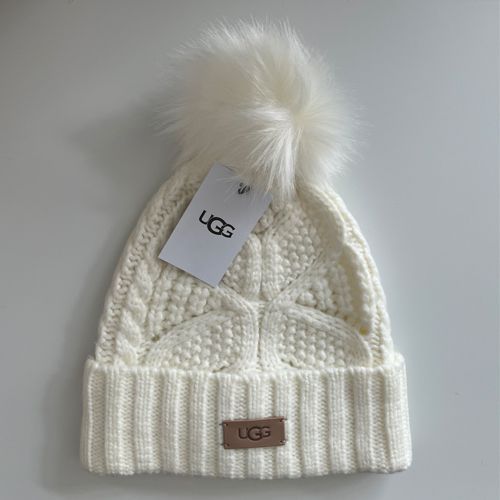 UGG Cable Beanie With Pom ポンポン付ニット帽
