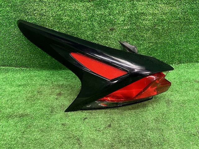 レクサス NX AYZ15 左テールランプ テールライト NX300H バージョンL スタンレー 78-2 81550-78020 085