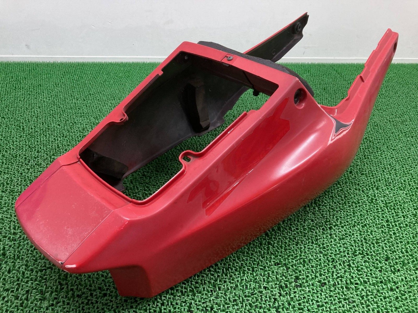 TRX850 テールカウル 赤 4NX ヤマハ 純正 バイク 部品 シートカウル リアカウル 修復素材やペイント素材に 品薄 品 wQ