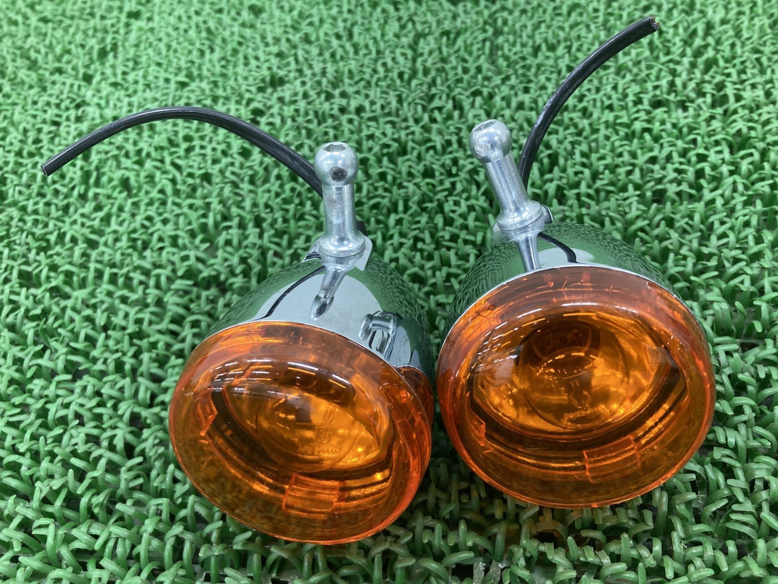XL1200V フロントウインカー 左右 ハーレー 純正 中古 バイク 部品 スポーツスター セブンティーツー ステー 修復素材に 割れ欠け無し