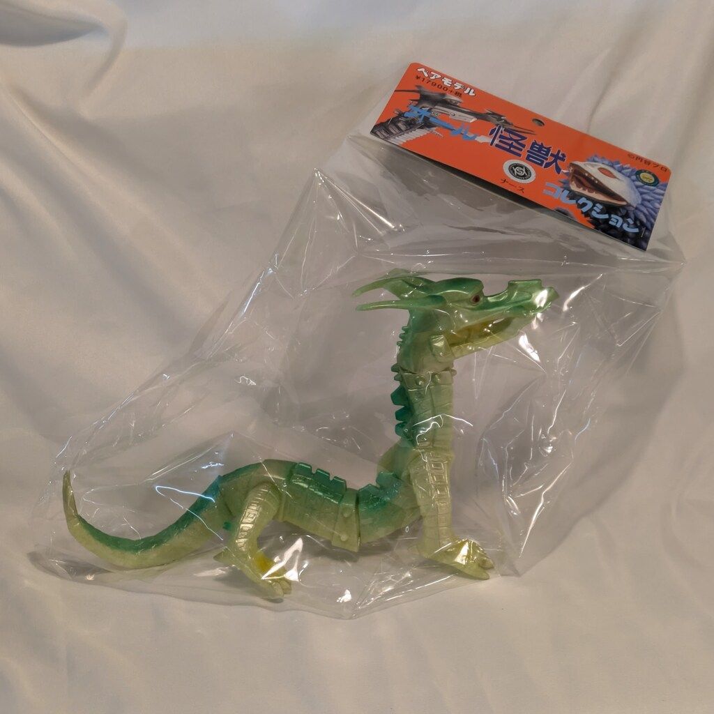 ベアモデル オール怪獣コレクション シマックス ナース ラメ 蓄光Ver ソフビ ラメ＋蓄光Ver.」となったベアモデル製「宇宙竜ナース」がシマックスに