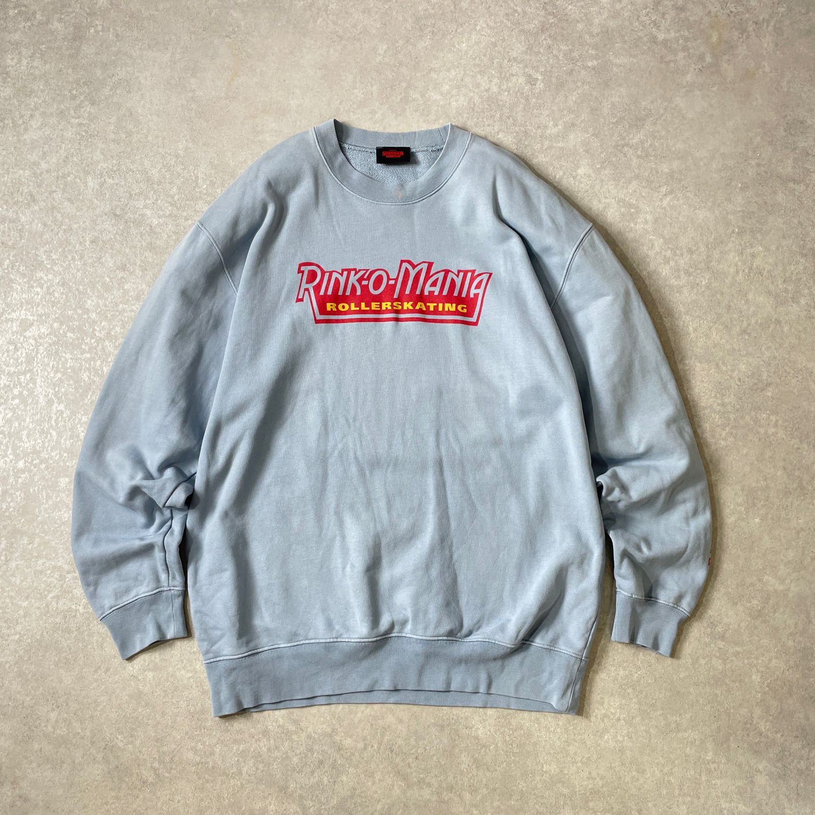 STRANGER THINGS PINK-O-MANIA プリント スウェット ネットフリックス