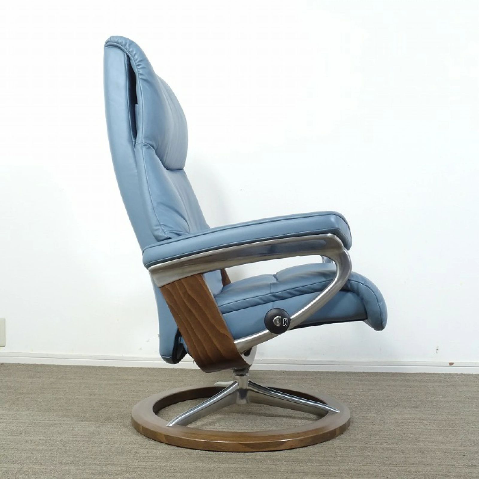 エコーネス　ビューシグネチャー　ストレスレスチェア　オットマン付き　M　展示品 EKORNES(エコーネス)リクライニングチェア「ストレスレス ビュー