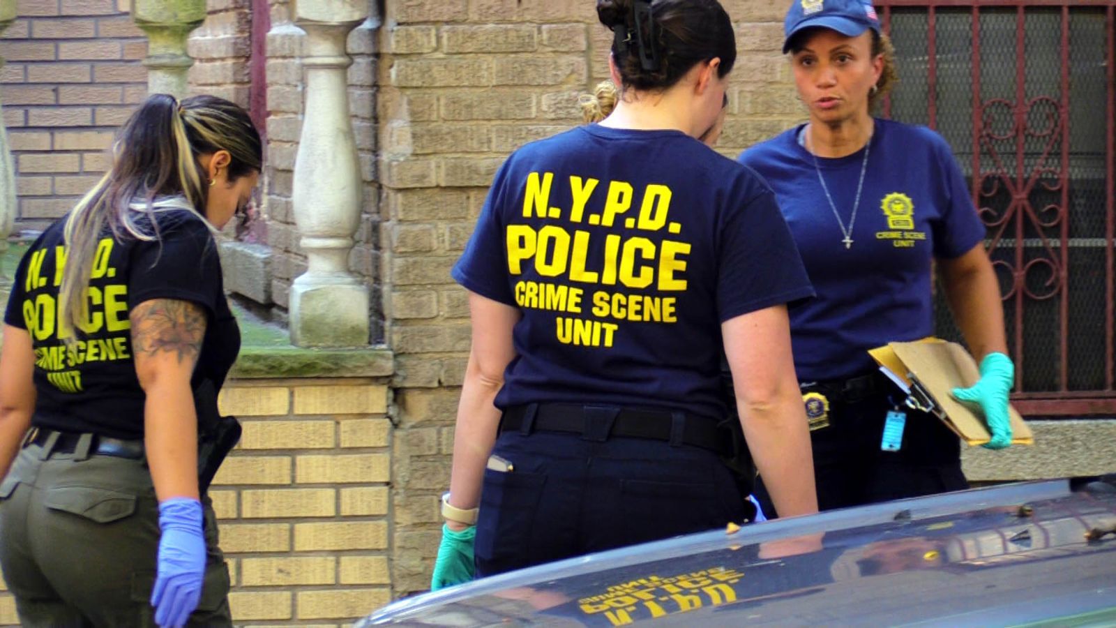 NYPD CRIME SCENE UNIT 半袖Ｔシャツ ネイビー(M) ニューヨーク市警察 FBI 捜査官 CIA バッジ 警察グッズ アメリカ  警察官 映画 USA - メルカリ