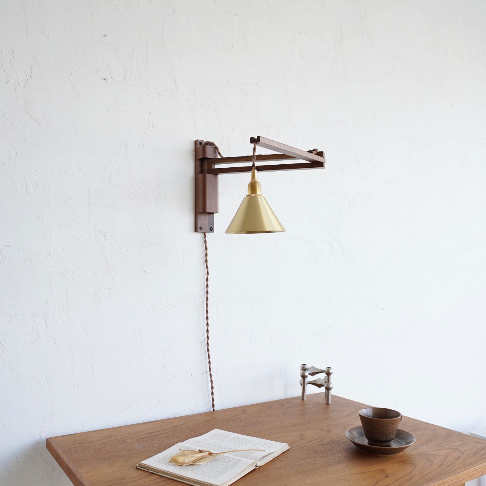 ウォールランプ type ZIG WALNUT 無垢材 木製壁付けブラケット ウォールナット 真鍮 LED照明