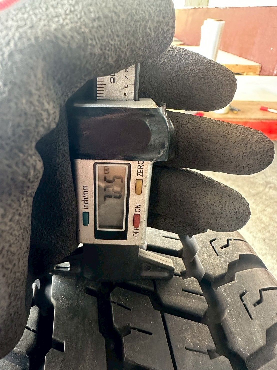 トライトン 純正ホイールとタイヤ4本セット