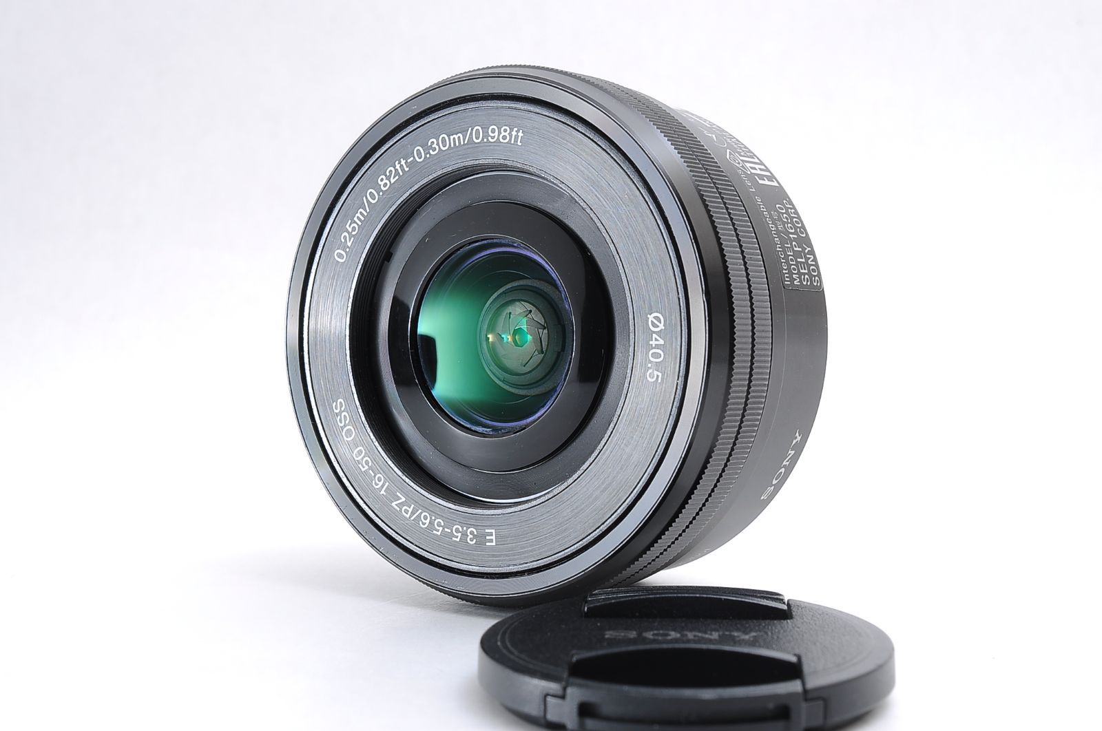 F3.5-5.6 OSS｜電動ズーム搭載