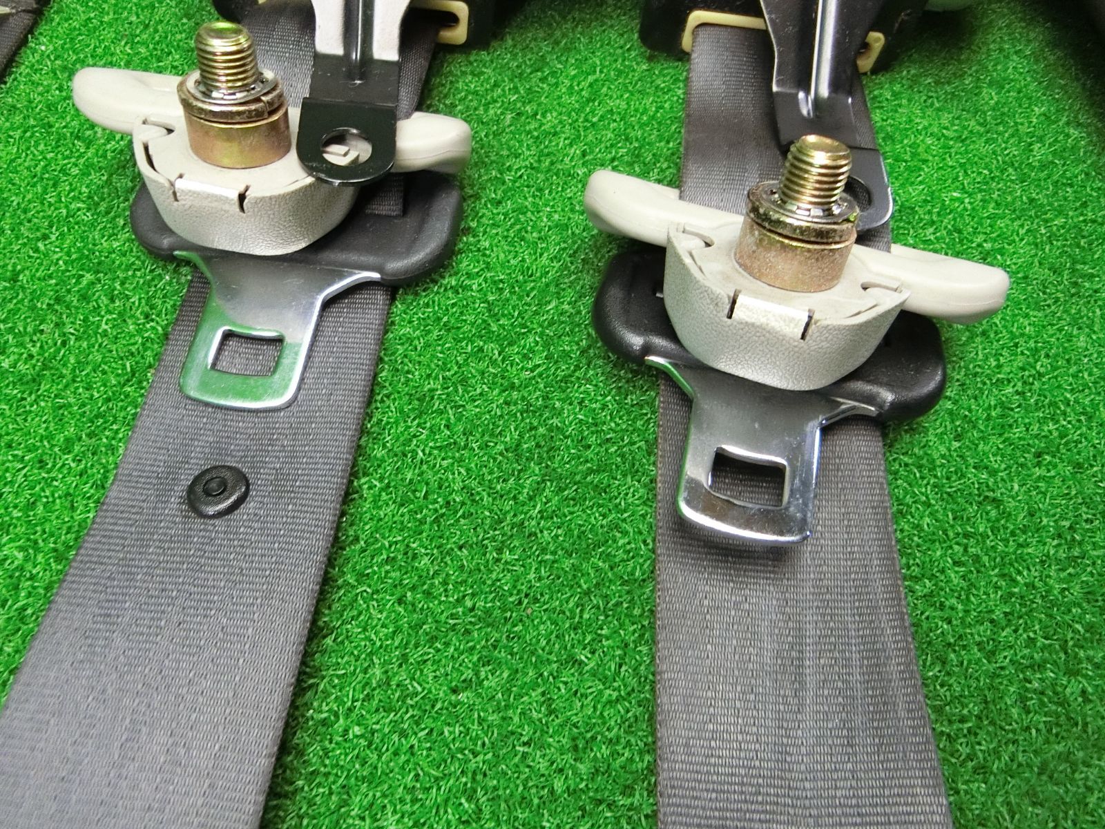 11520 スズキ ワゴンR MH21S フロント シートベルト 左右セット キャッチ 84920-58J1 84940-58J0