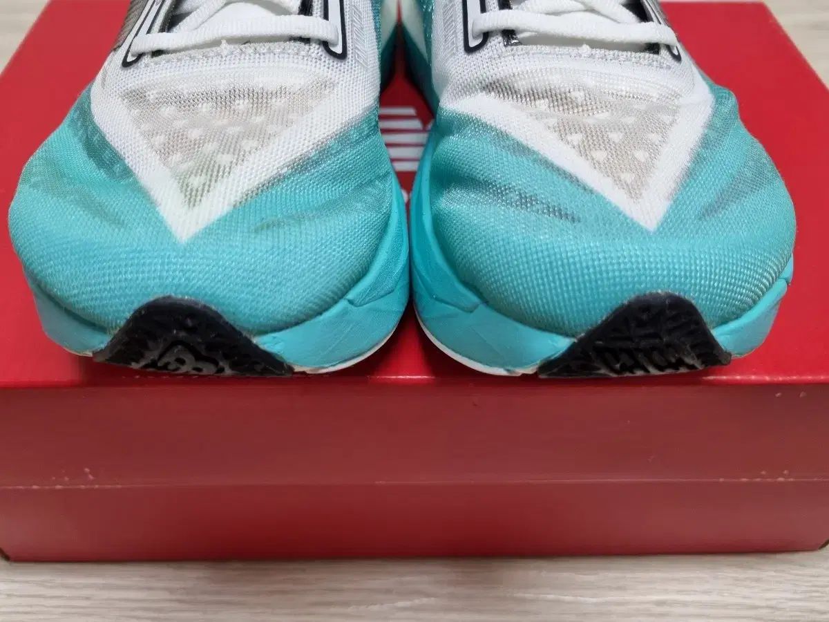 250 ニューバランス スーパー 컴프 エリート V4 カーボン ランニングシューズ MRCELCT4