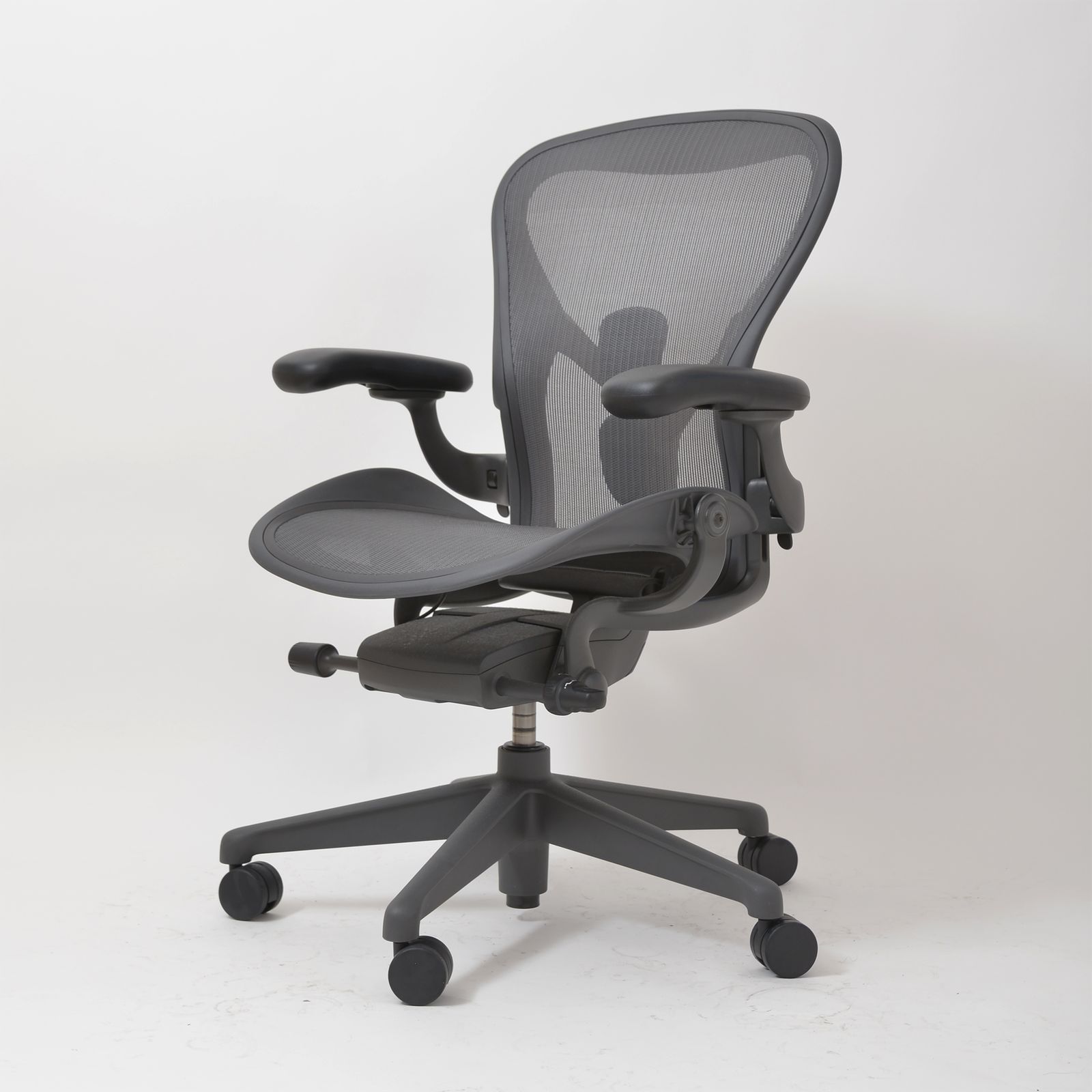 【中古 A(中古品)】Aeron Chair(アーロンチェア) AER1B23DW ALPG1G1G1BBBK23103
