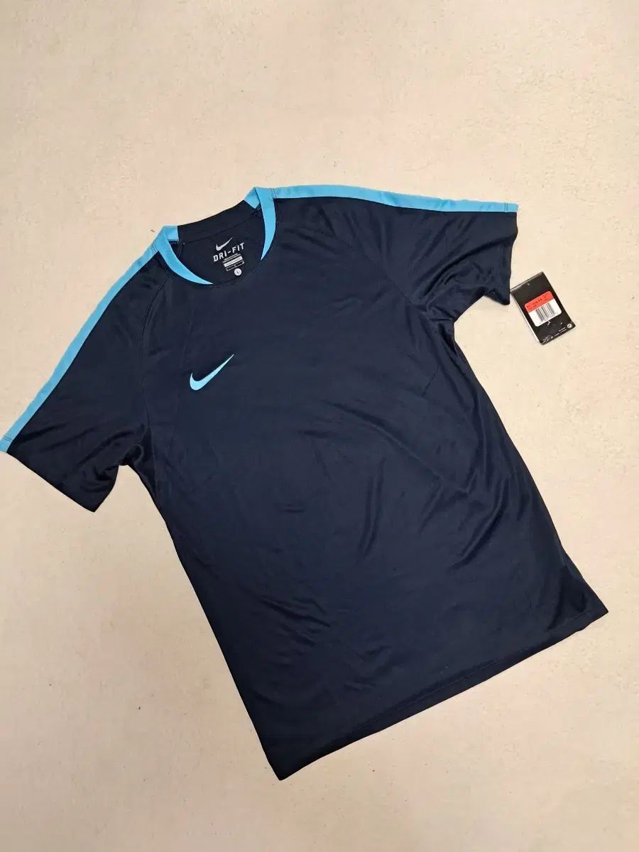 【雷市場（ポンジャン）商品韓国直送】Nike(ナイキ） ドライブフィット 半袖Tシャツ 新品