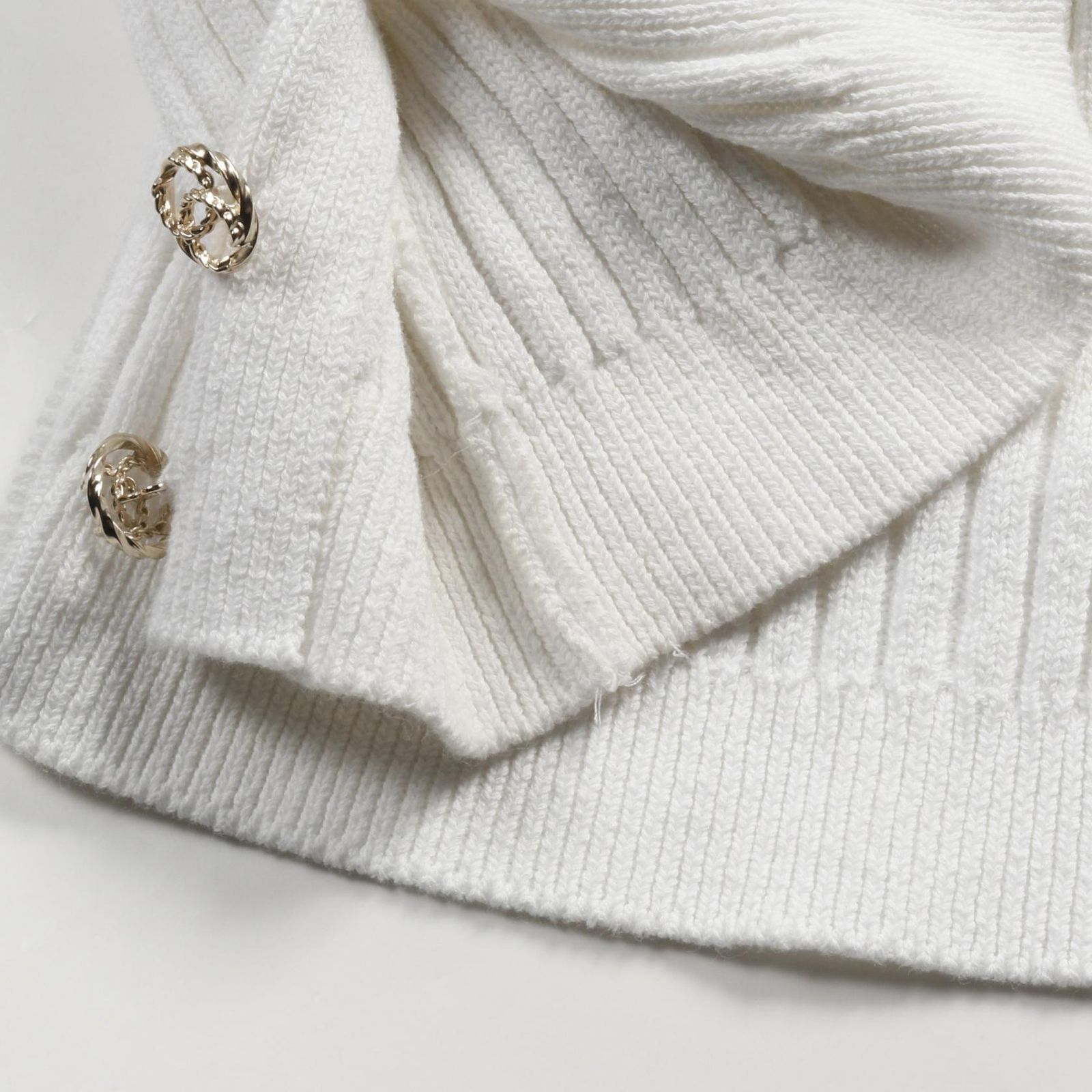 CHANEL ココマークボタン ジャガードコットンカーディガン パフスリーブ シャネル(CHANEL)シャネル ココマークボタン カーディガン 衣料