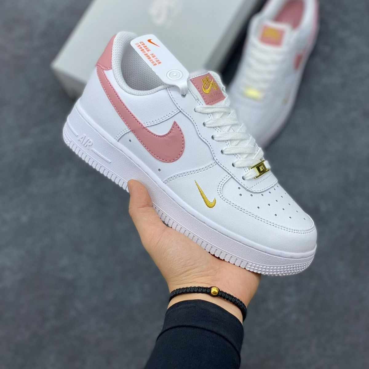 Nike Air Force 1 07 Rust Pink CZ0270-103 男女兼用です【並行輸入】