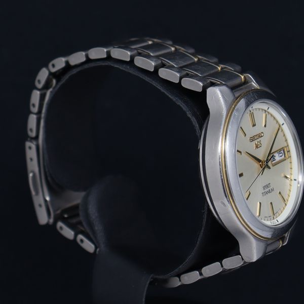 セイコー QZ 5M43-0B50 スピリット チタン AGS 裏スケ デイデイト