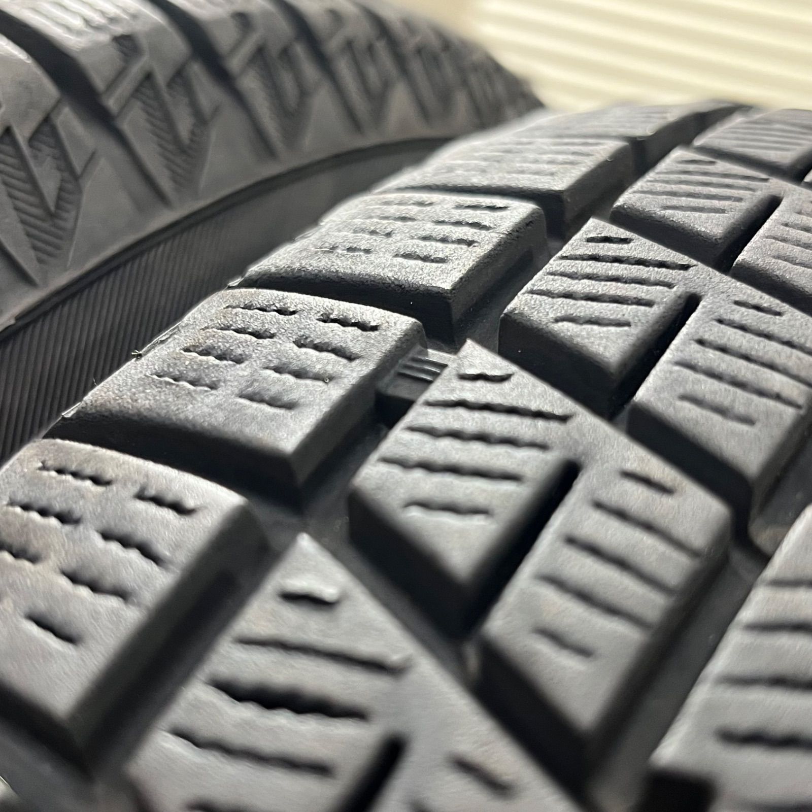 スタッドレスタイヤ 1111Y