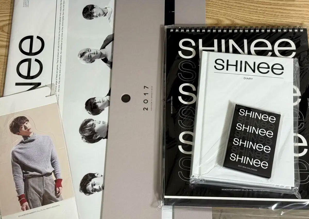 SHINee 2017年シーグリ SHINee / SHINee 2017 SEASON'S GREETINGS ［CALENDAR+GOODS