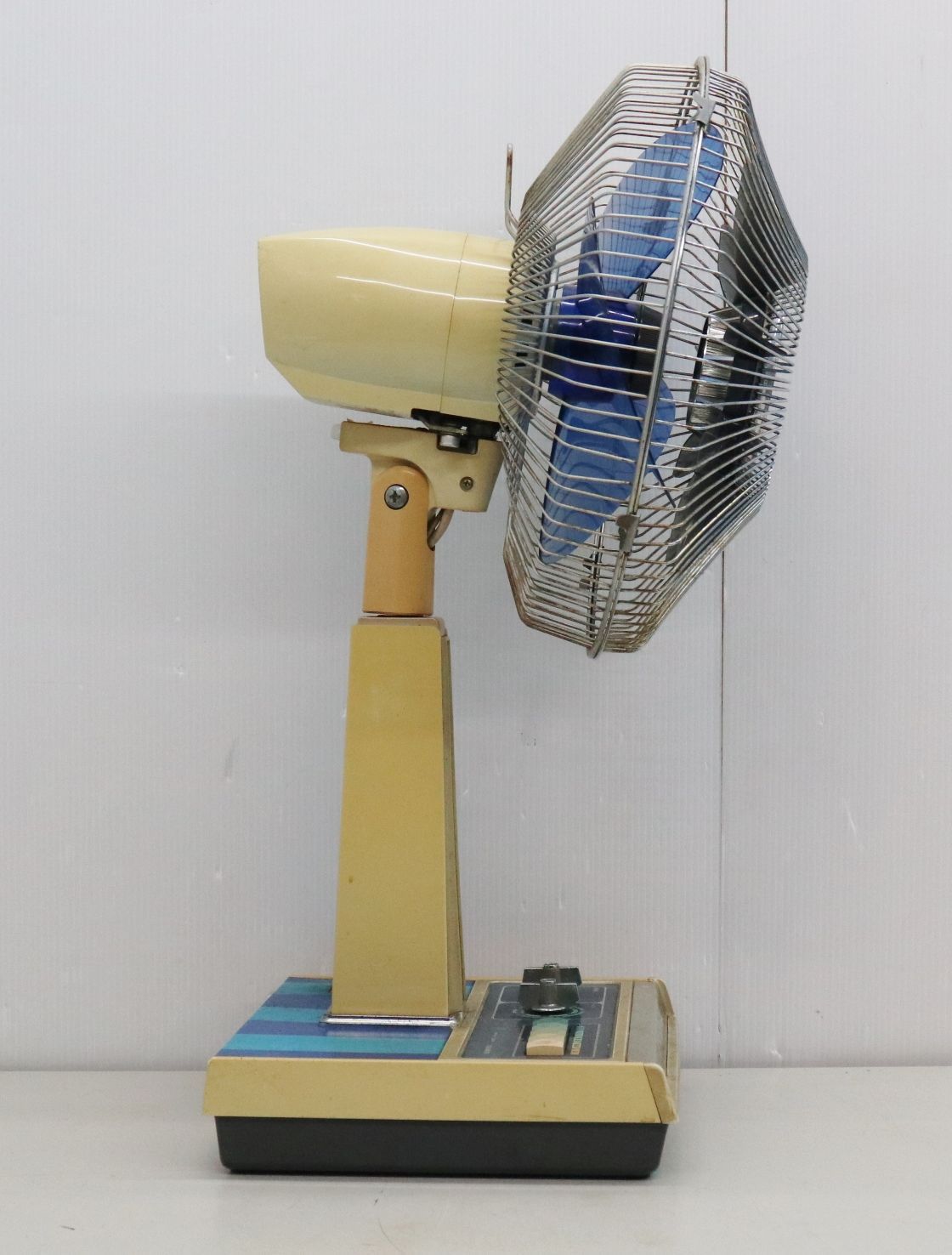 昭和レトロ サンヨー 扇風機 EF-6CRN型 30cm 1975年製【完動品】 昭和レトロ SANYO 扇風機 EF-6CRN サンヨー - メルカリ