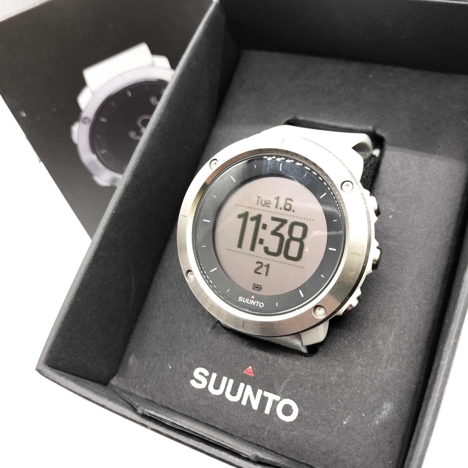 冒険心を刺激する✨】 SUUNTO TRAVERSE スマートウォッチ GPS 耐久性抜群 腕時計 コンパス 釣り 登山 白 - メルカリ