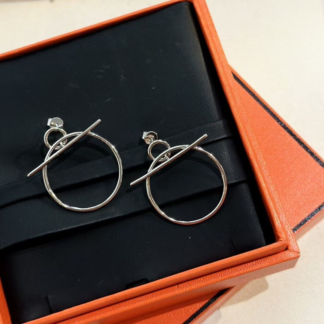 エルメス HERMES ピアス《LOOP MM》Loop earrings ループ イヤリング MM ミディアム シルバーアクセサリー ギフト  プレゼント 希少 レア - メルカリ