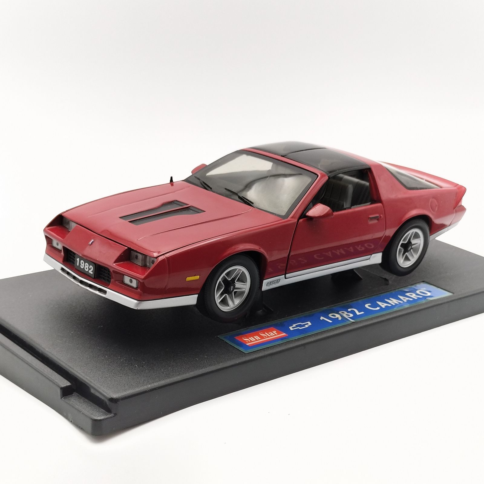 Sun Star】1982 シボレー カマロ Z28 レッド 1/18 ダイキャスト