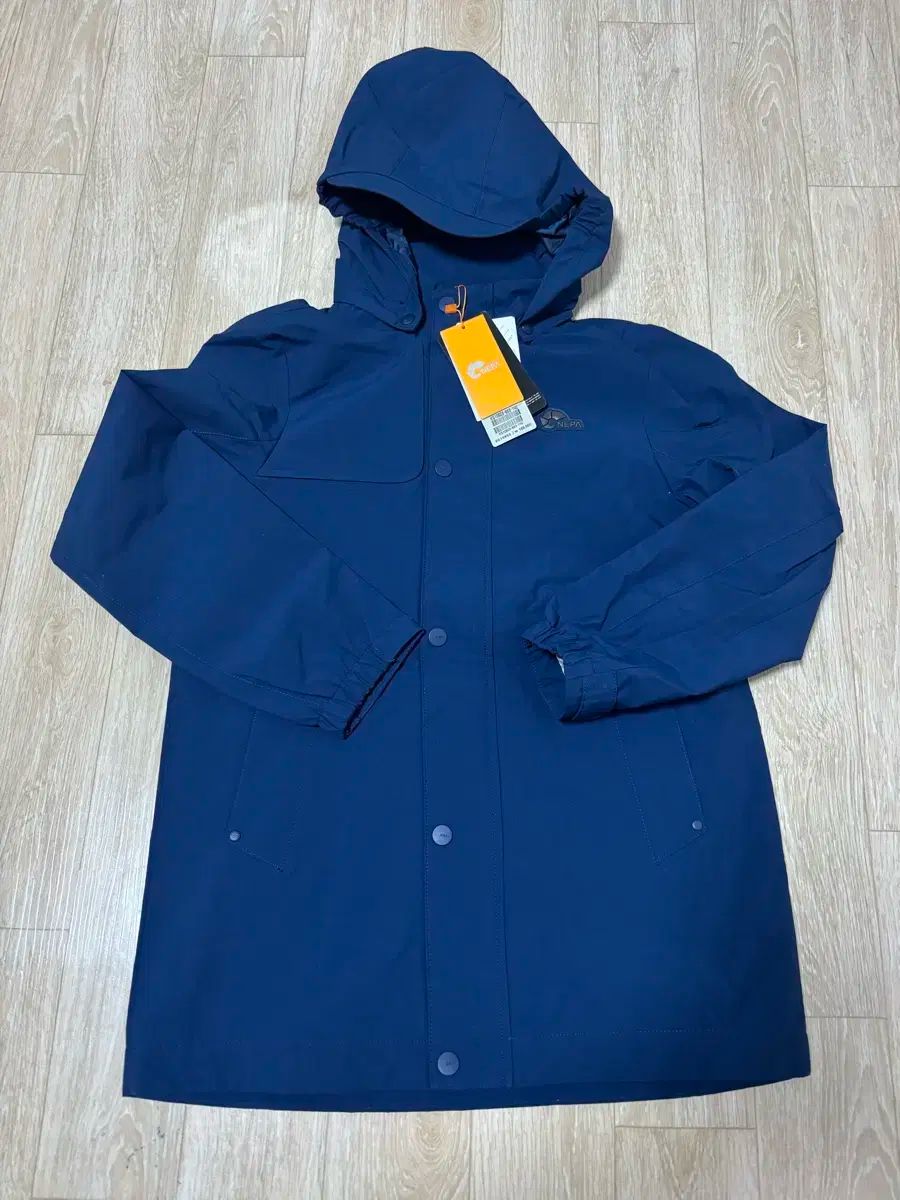 チェスキー・クルムロフ購入 エゴンシーレ 色鉛筆 最も安い 10色 木箱