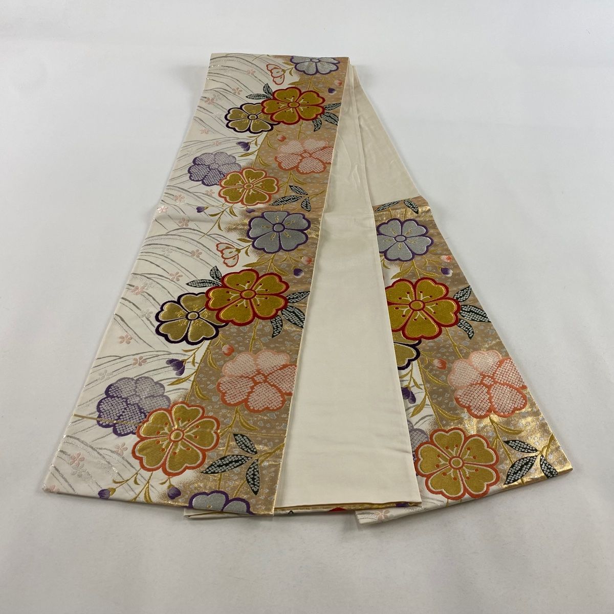 美品　クリーム色の振袖　袋帯セット　正絹 袋帯 秀品 振袖向き 桜 金銀糸 箔 クリーム 六通 正絹 【中古