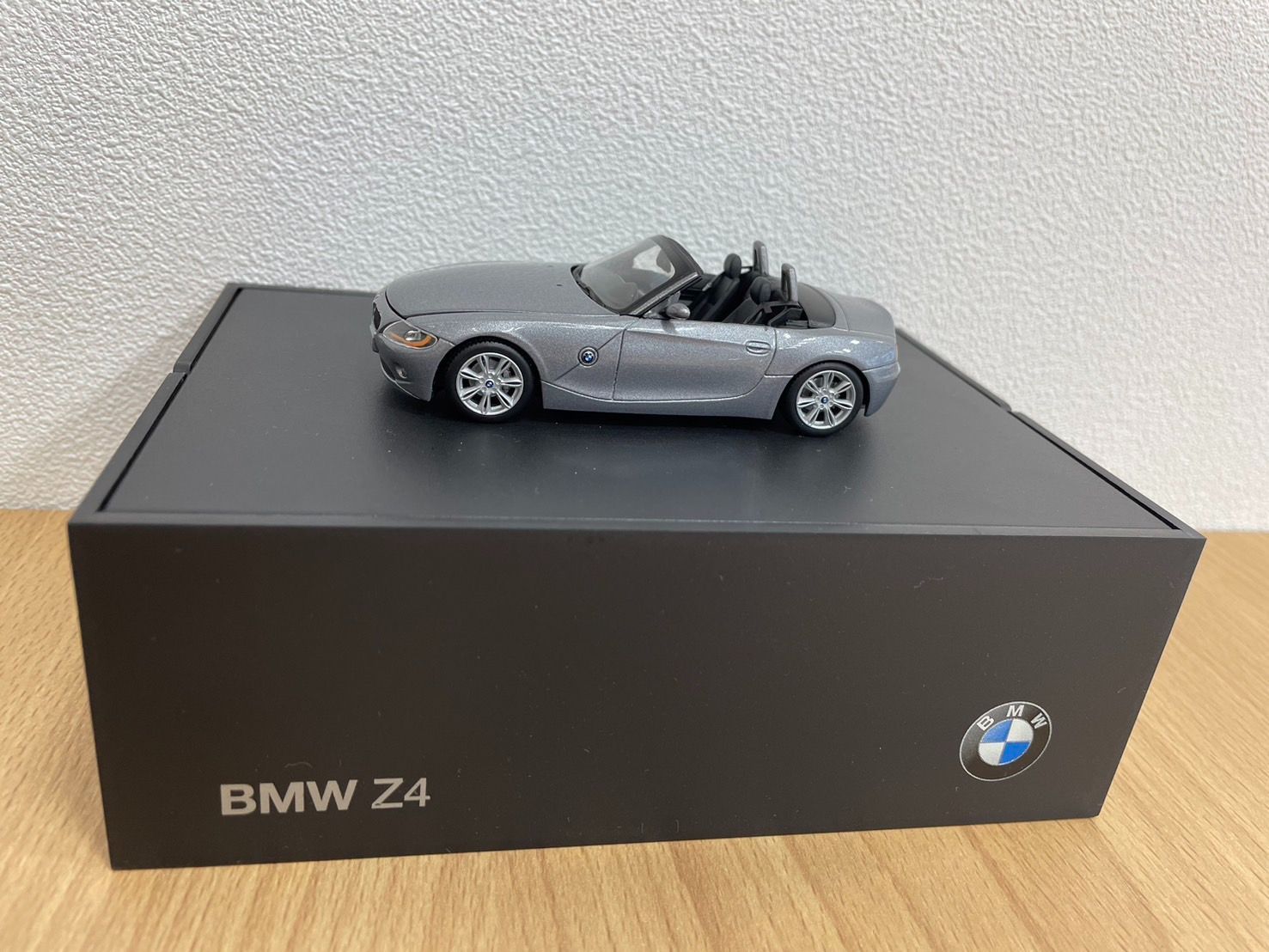 BMW　Z4ミニカー　KGID