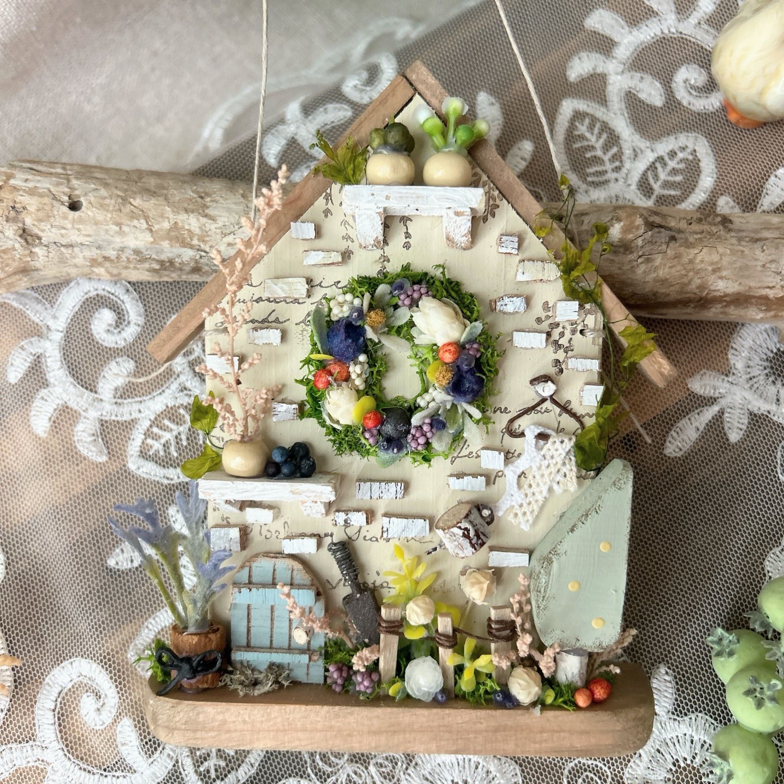 No.182 木製 リース付き木のおうち 木の実 インテリア 雑貨