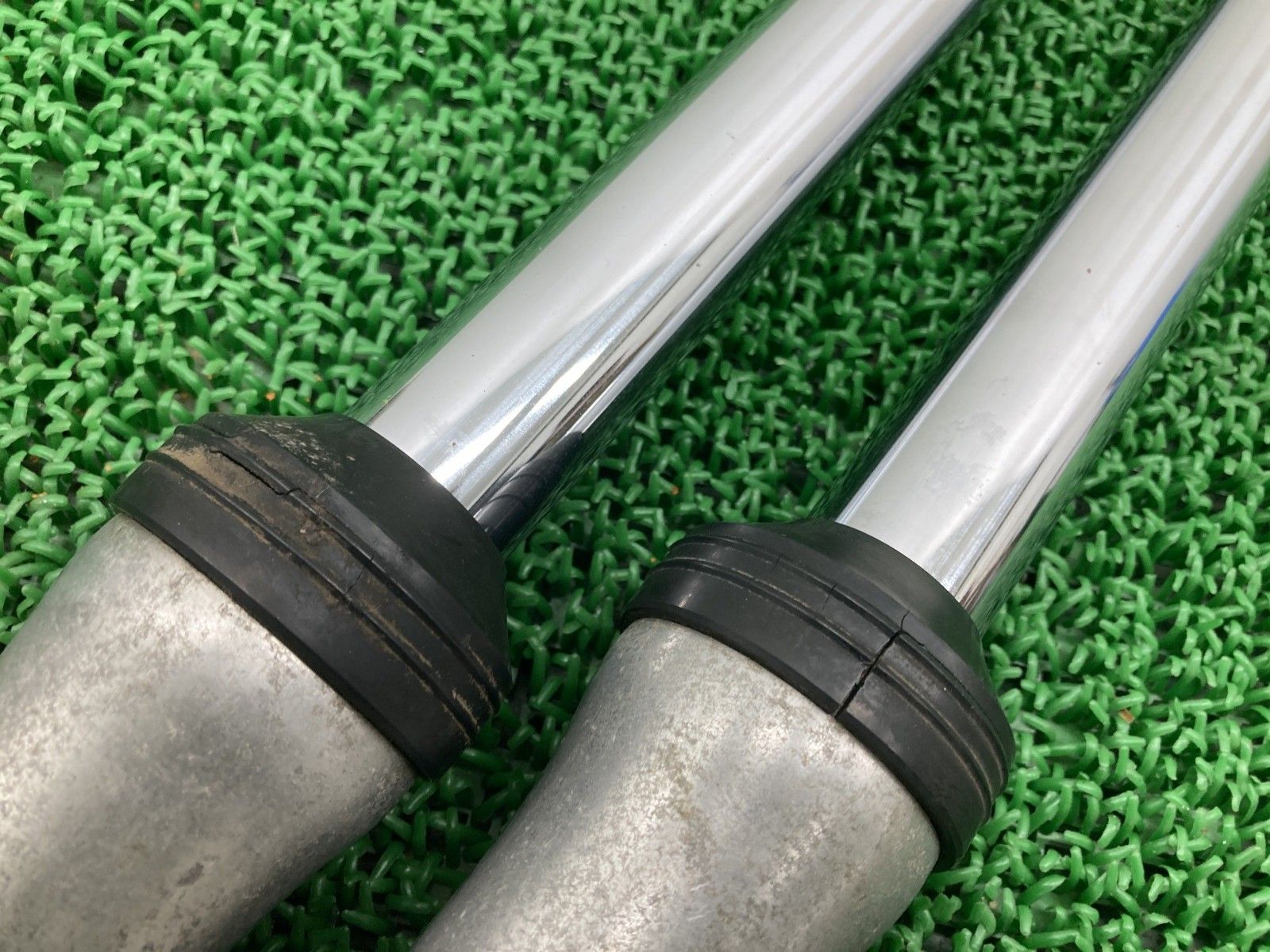 【新入荷·数量限定】 RZ250 RZ350 フロントフォーク 左右 ヤマハ 純正 バイク 部品 4L3 4U0 32φ 修復素材に コケキズ無し 車検 Genuine Ub