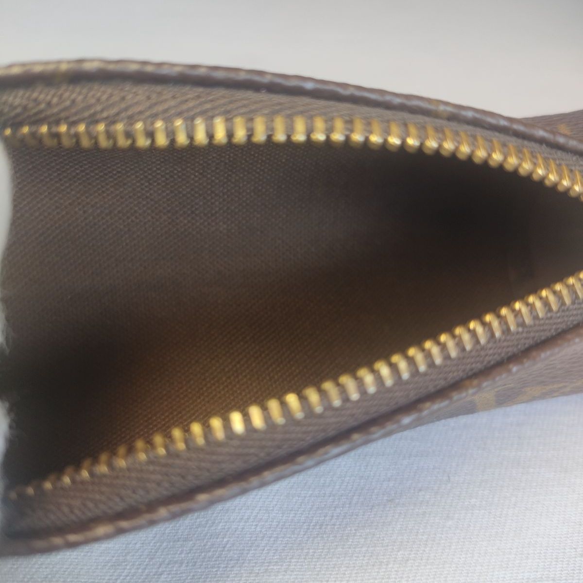 ルイヴィトン ゴルフボール入れ